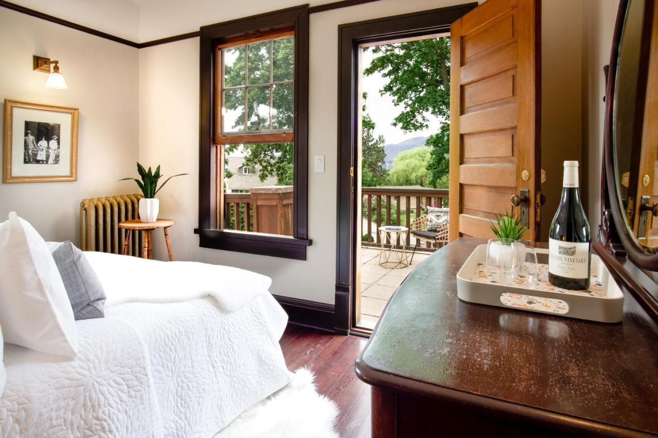 Naramata Inn エクステリア 写真