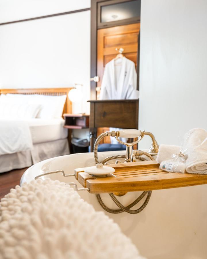 Naramata Inn エクステリア 写真